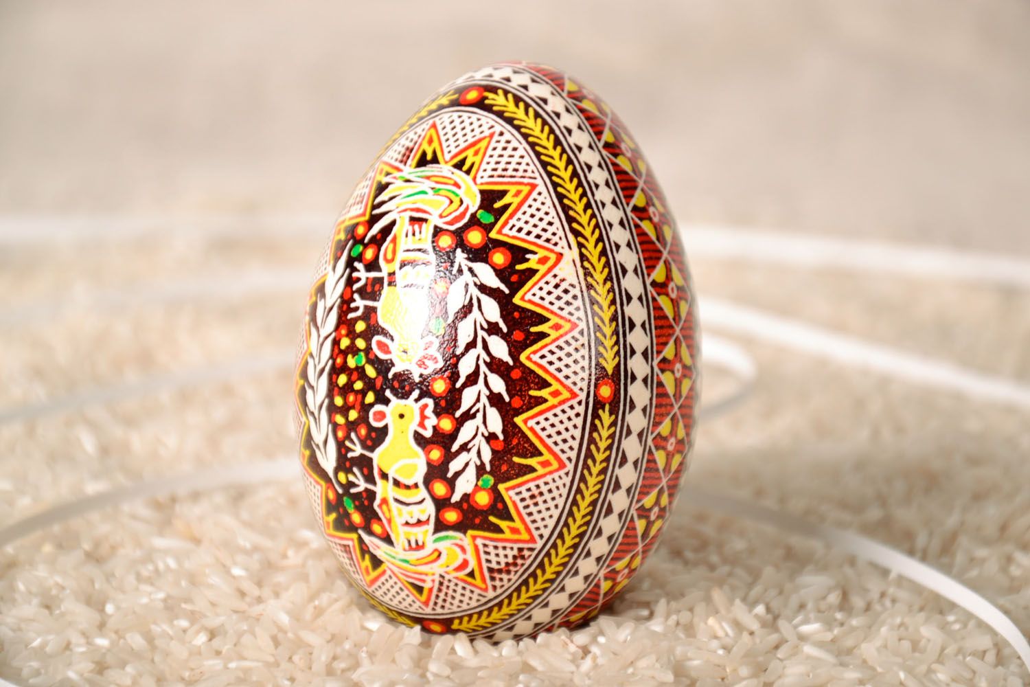 Oeuf de Pâques décoratif fait main original avec bel ornement ethnique photo 1