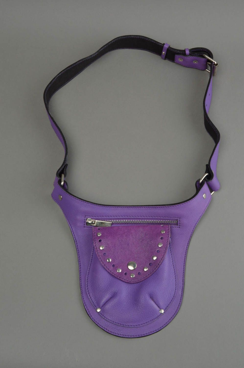 Фиолетовая сумка на пояс из натуральной кожи ручной работы авторского дизайна фото 7