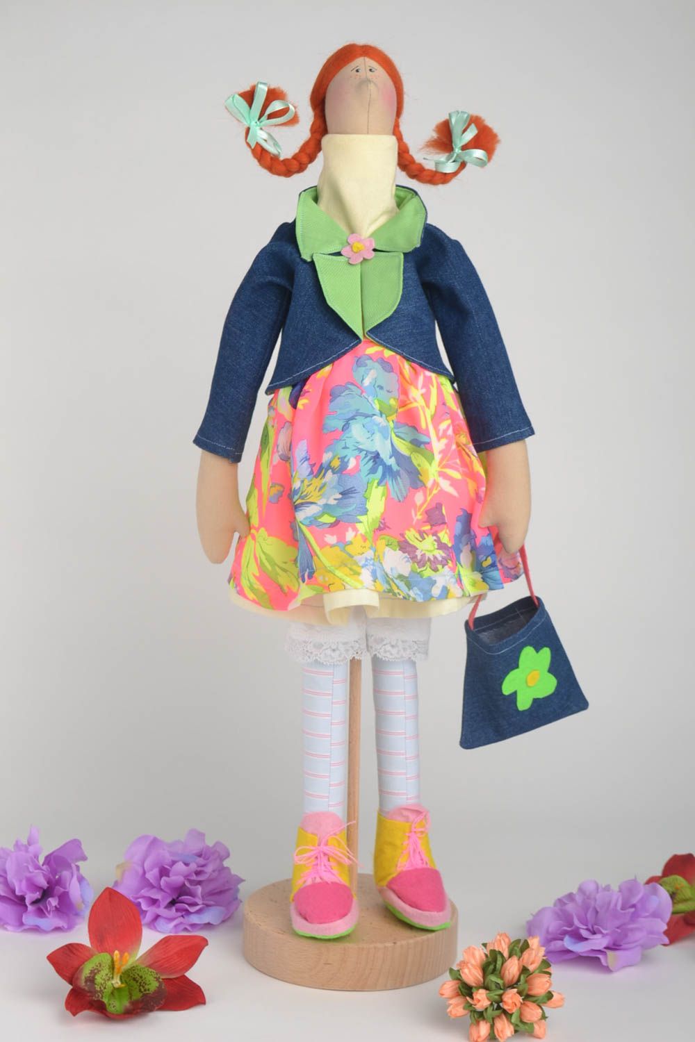 Кукла ручной работы авторская кукла на подставке тряпичная кукла в платье фото 1