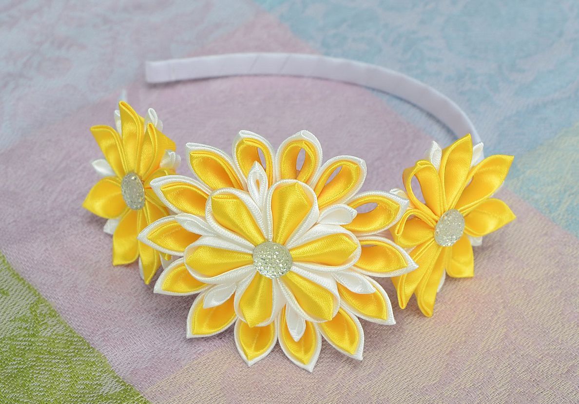Decorative headband with satin flowers photo 5