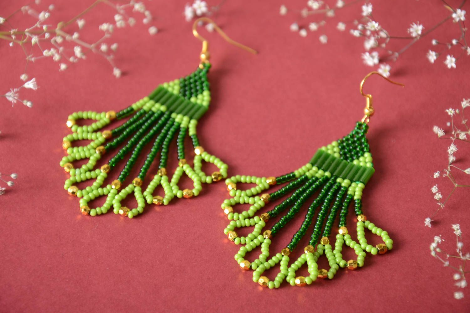 Boucles d'oreilles en perles de rocaille tchèques faites main vertes pendantes photo 1
