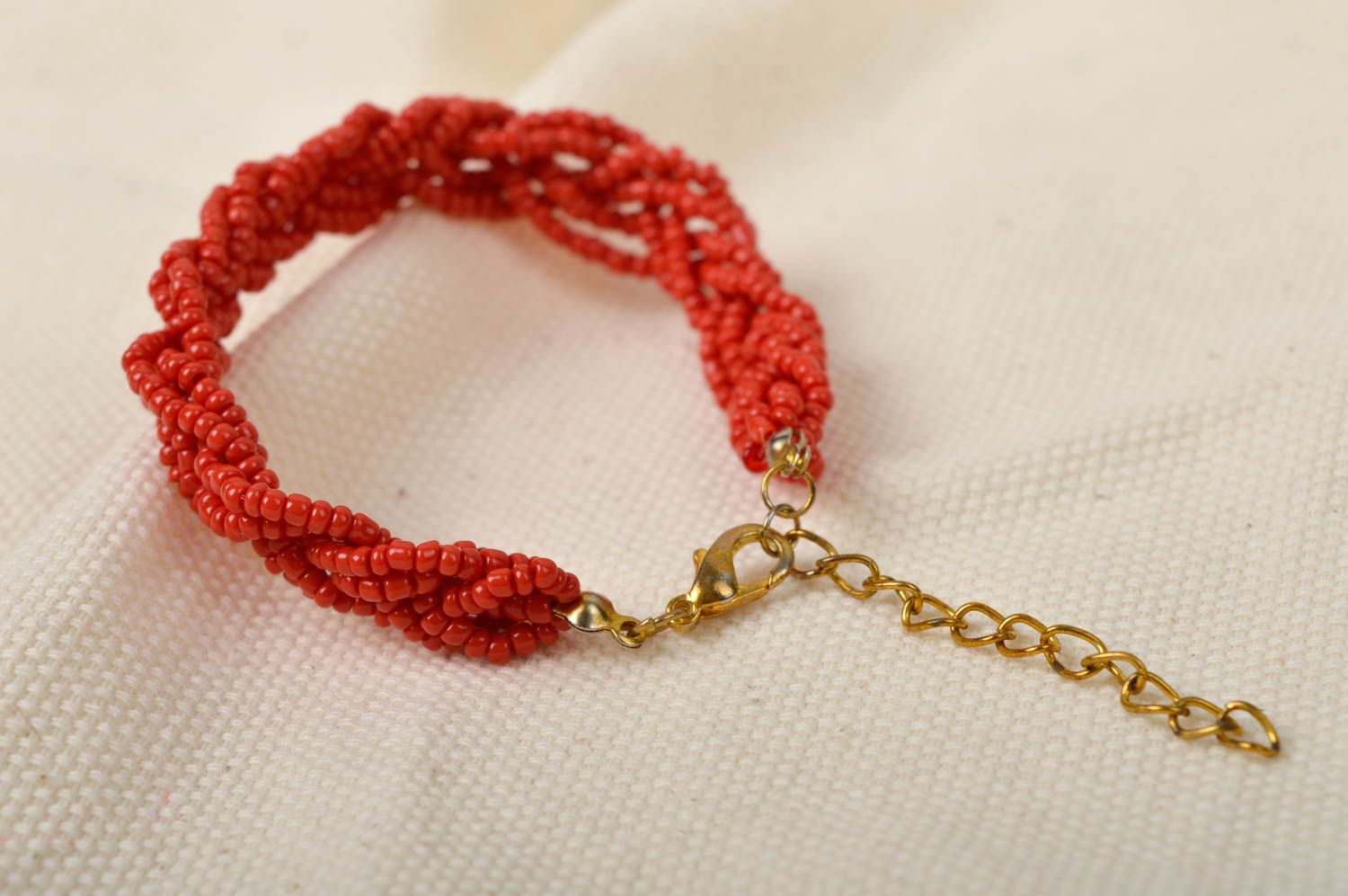 Bracelet rouge Bijou fait main tressé en perles de rocaille Cadeau femme photo 1