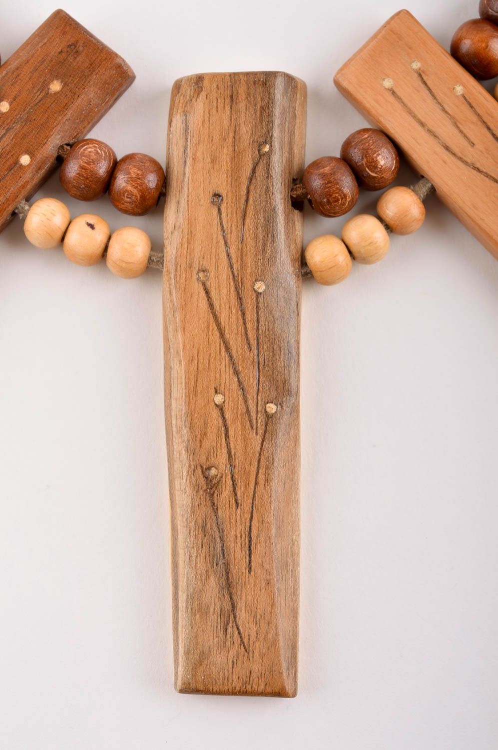 Деревянные бусы ручной работы этническое украшение авторское колье на шнурке фото 3