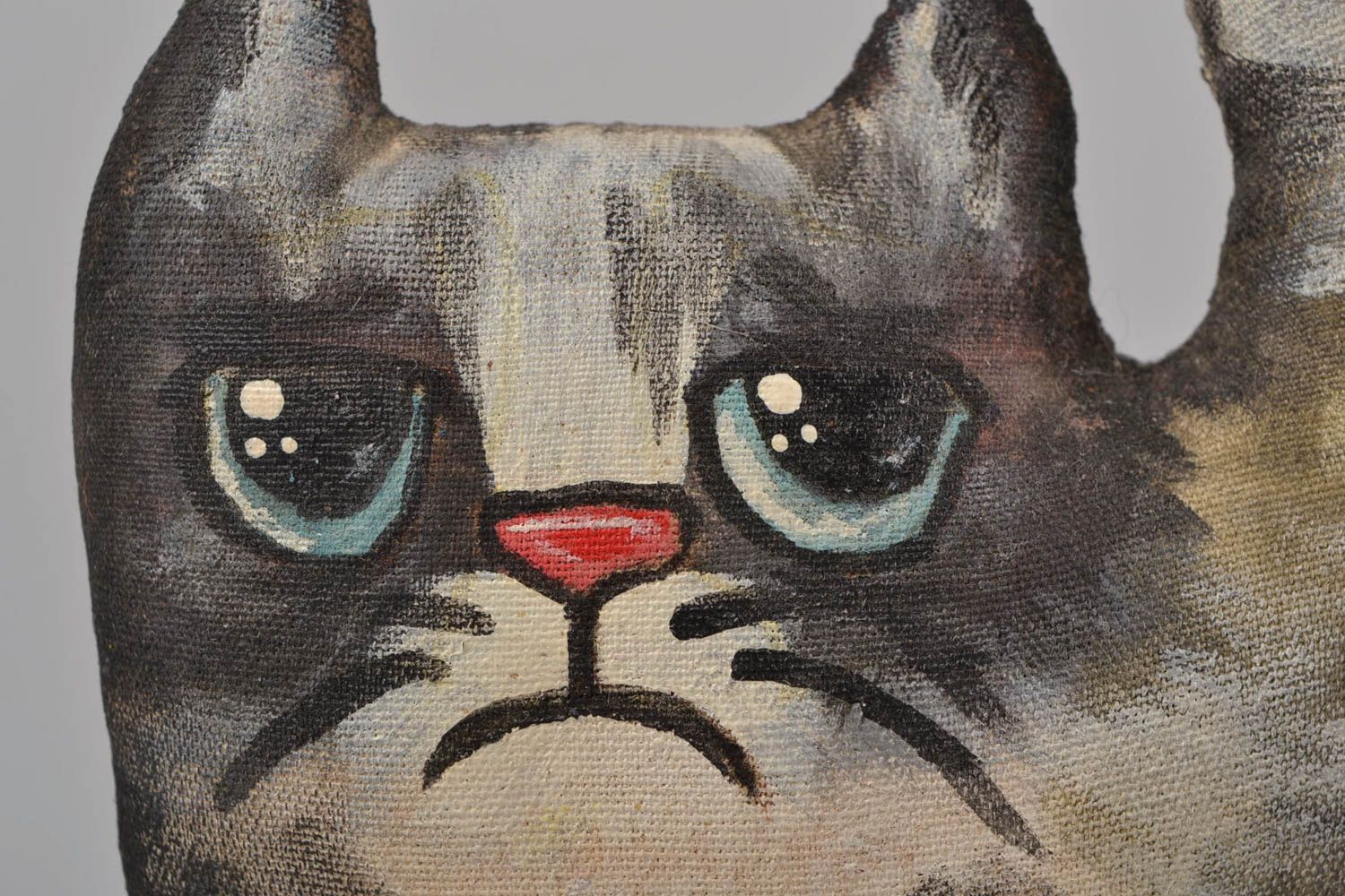 Juguete de peluche de lino artesanal aromatizado y pintado con forma de gato foto 4