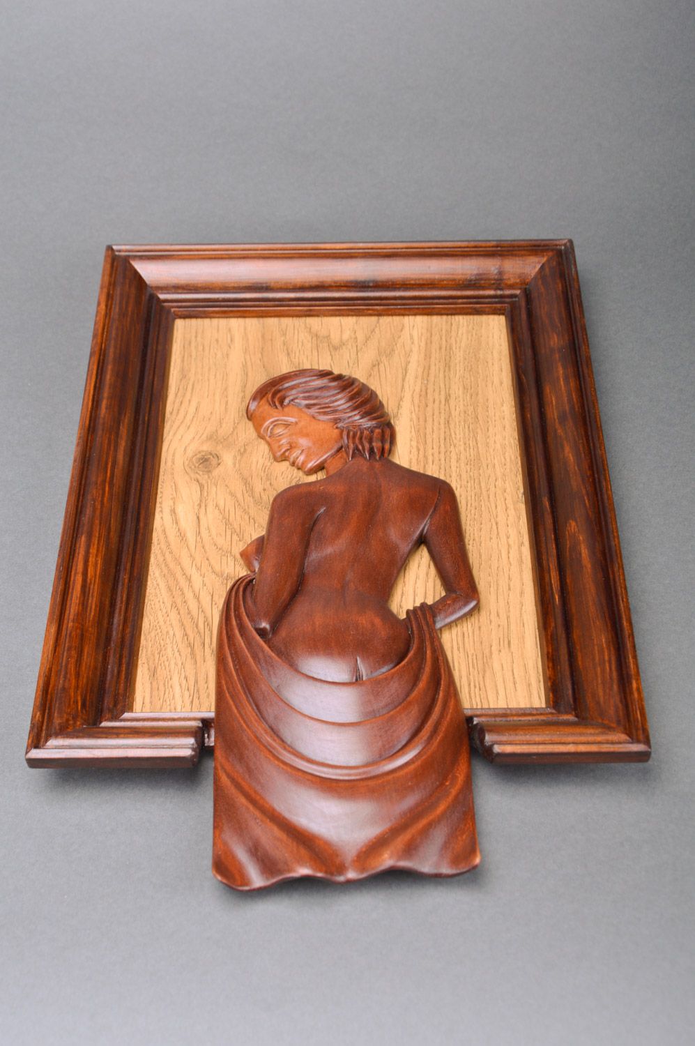Handmade Wandbild aus Holz in Braun mit der Abbildung von einer Frau foto 5