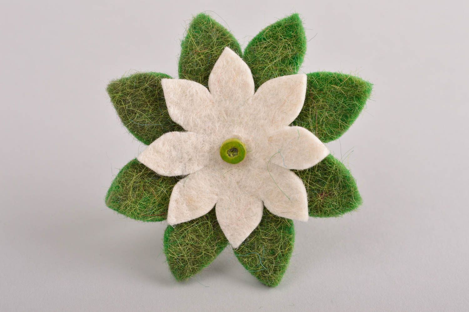 Handmade Schmuck aus Filz Blumen Haargummi Accessoire für Haare grün weiß foto 3