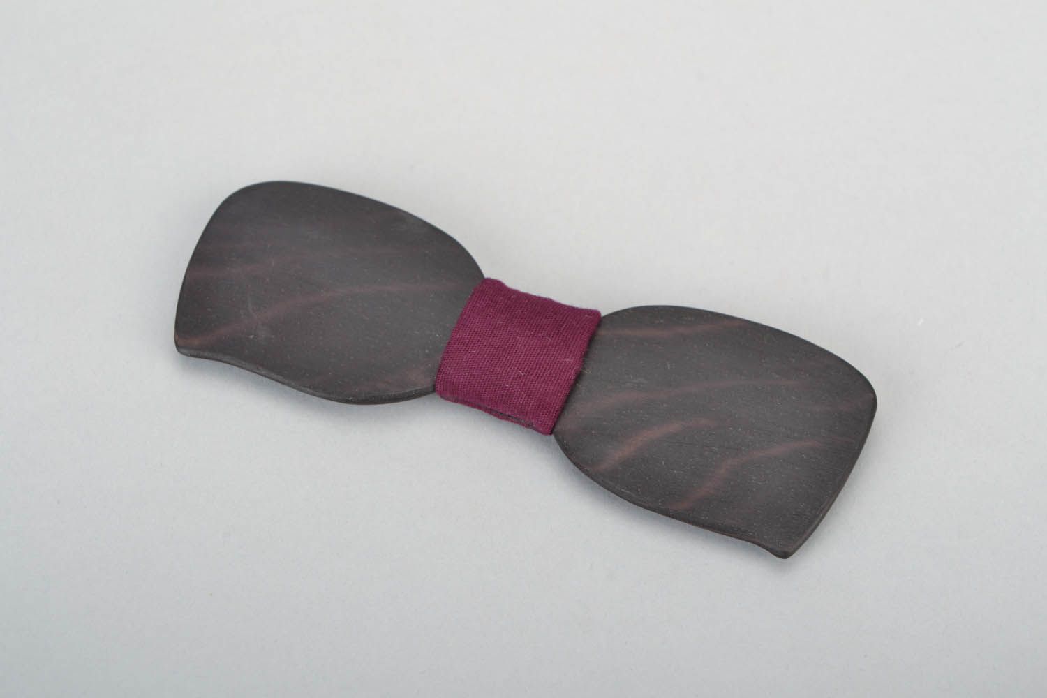 Handmade bow tie made of wood photo 2