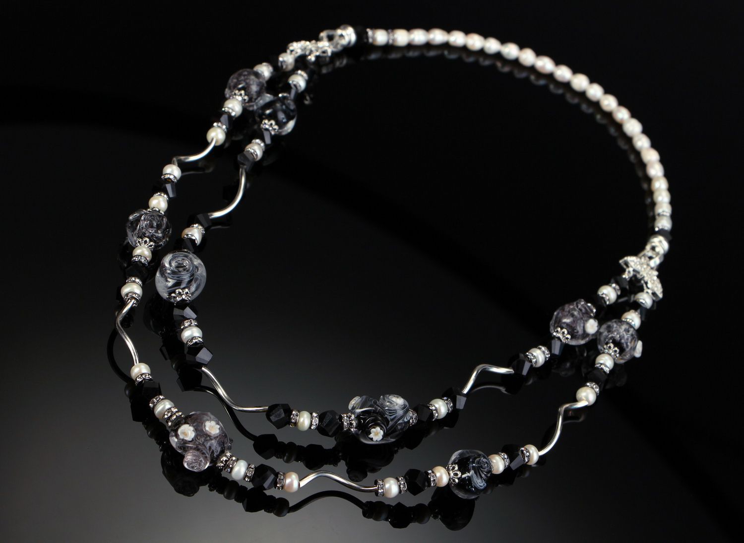 Bead necklace, choker with fresh-water pearls Black swan photo 3