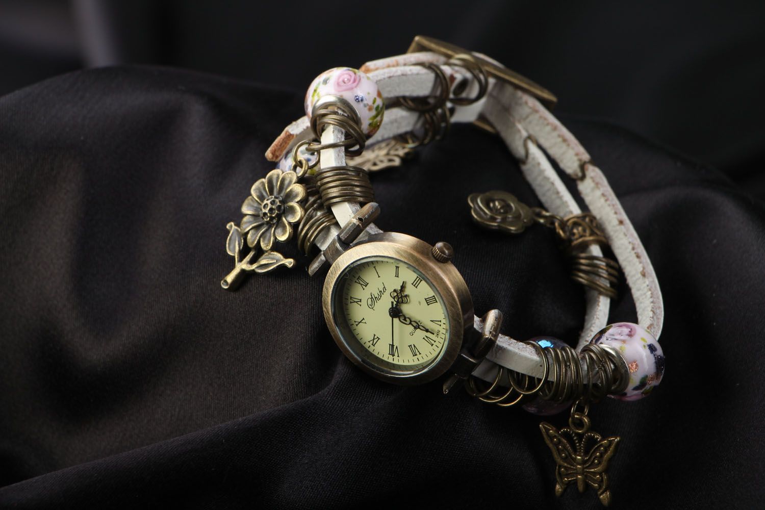 Orologio da polso fatto a mano di pelle e ottone accessorio in stile lampwork foto 1