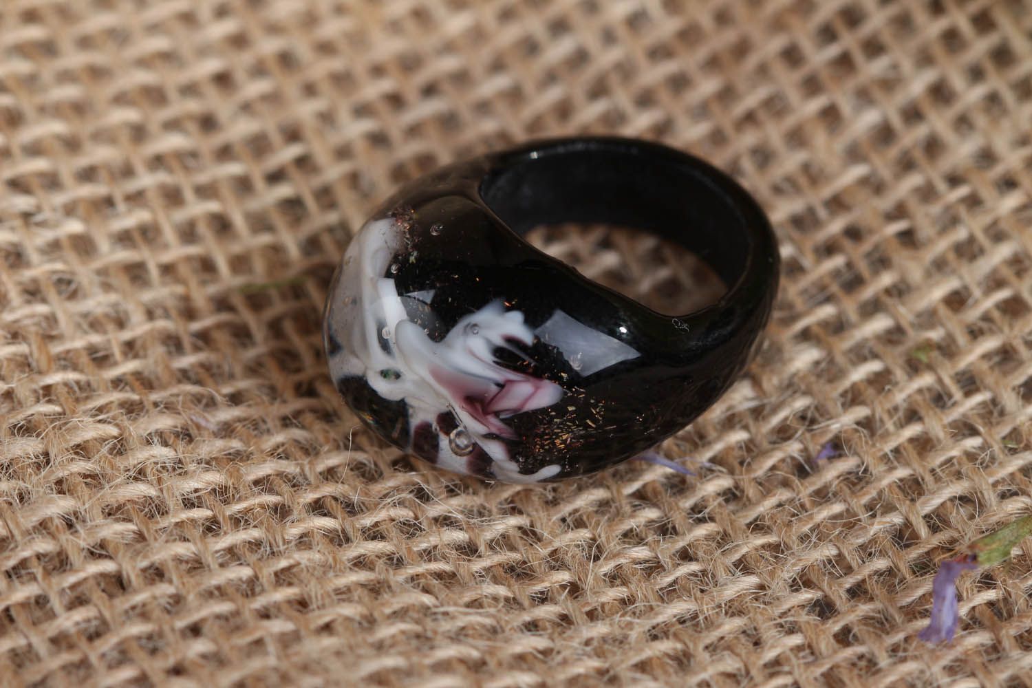 Стеклянное кольцо в технике лэмпворк Бал приведений фото 1