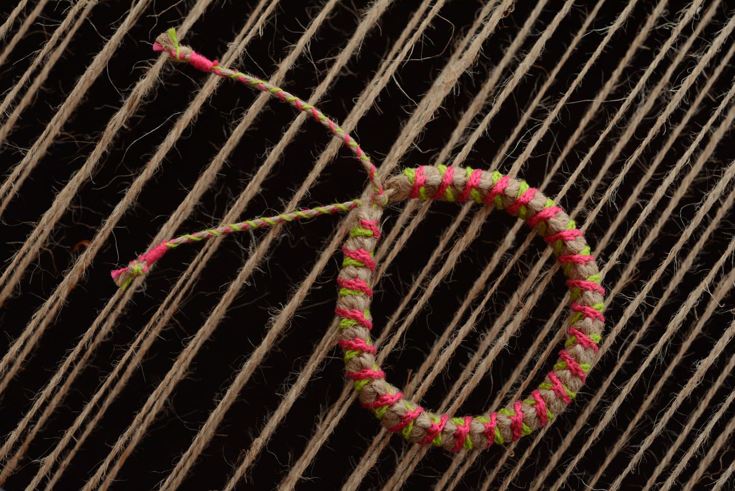 Разноцветный плетеный браслет фото 3
