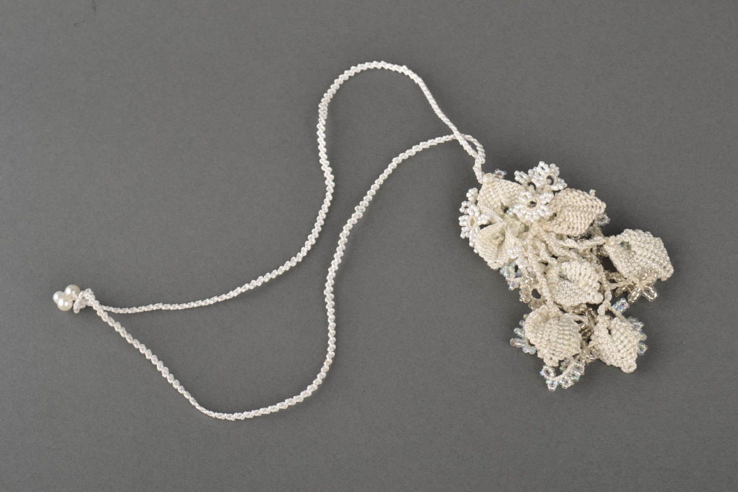 Украшение ручной работы подвеска на шею кулон из бисера анкарс Белые цветы фото 3