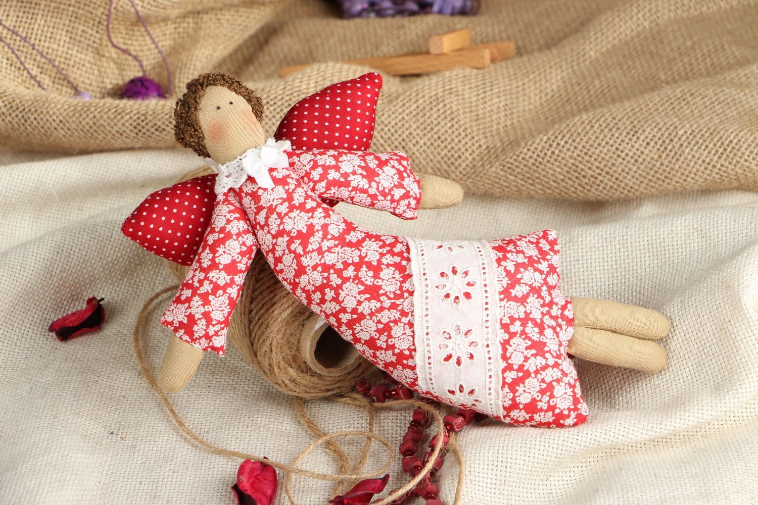 Интерьерная кукла мягкая Красный ангел фото 5
