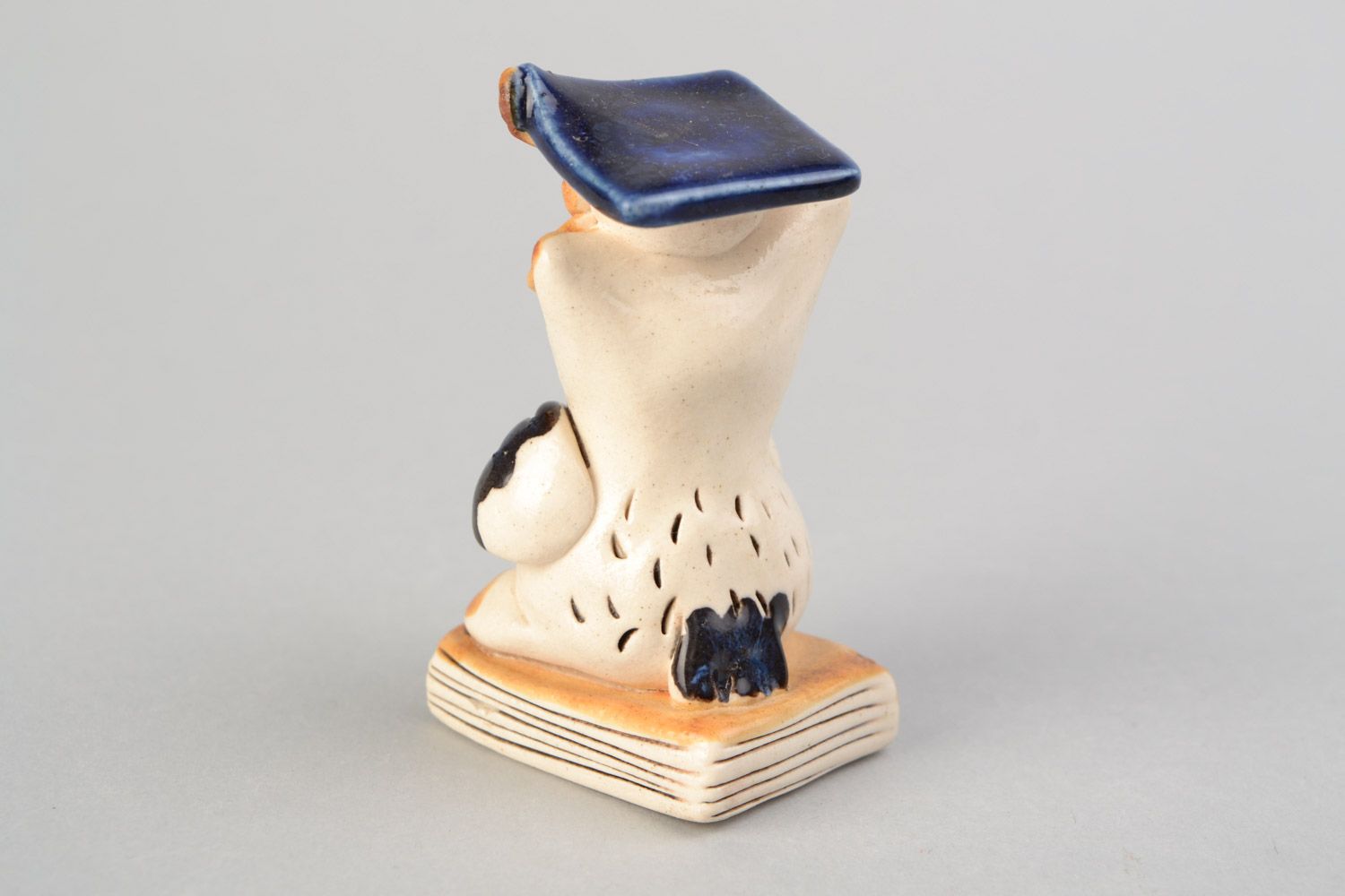 Figurine en céramique avec peinture faite main hibou sur un livre souvenir photo 5