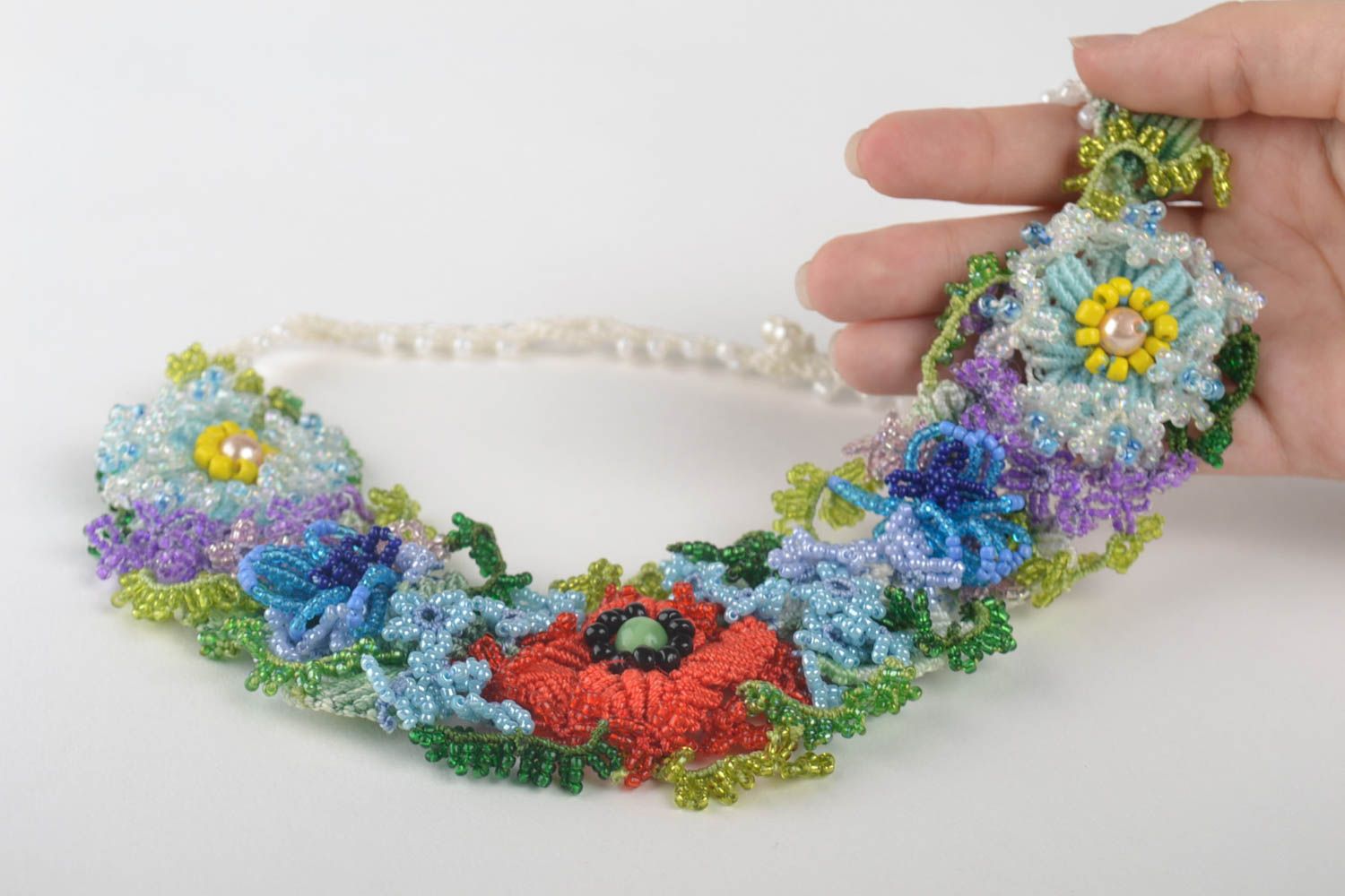 Collier avec fleurs Bijou fait main en perles de rocaille macramé Cadeau femme photo 5