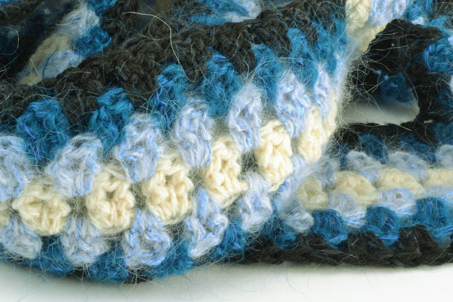 Écharpe tricotée au crochet faite main photo 4
