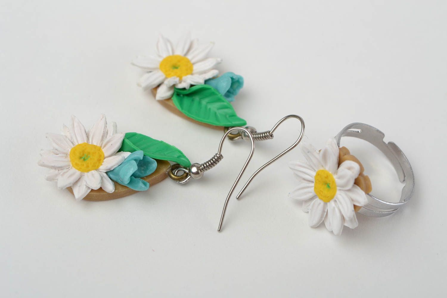 Handmade floral polymer clay jewelry set dangling earrings and ring Chamomiles photo 5
