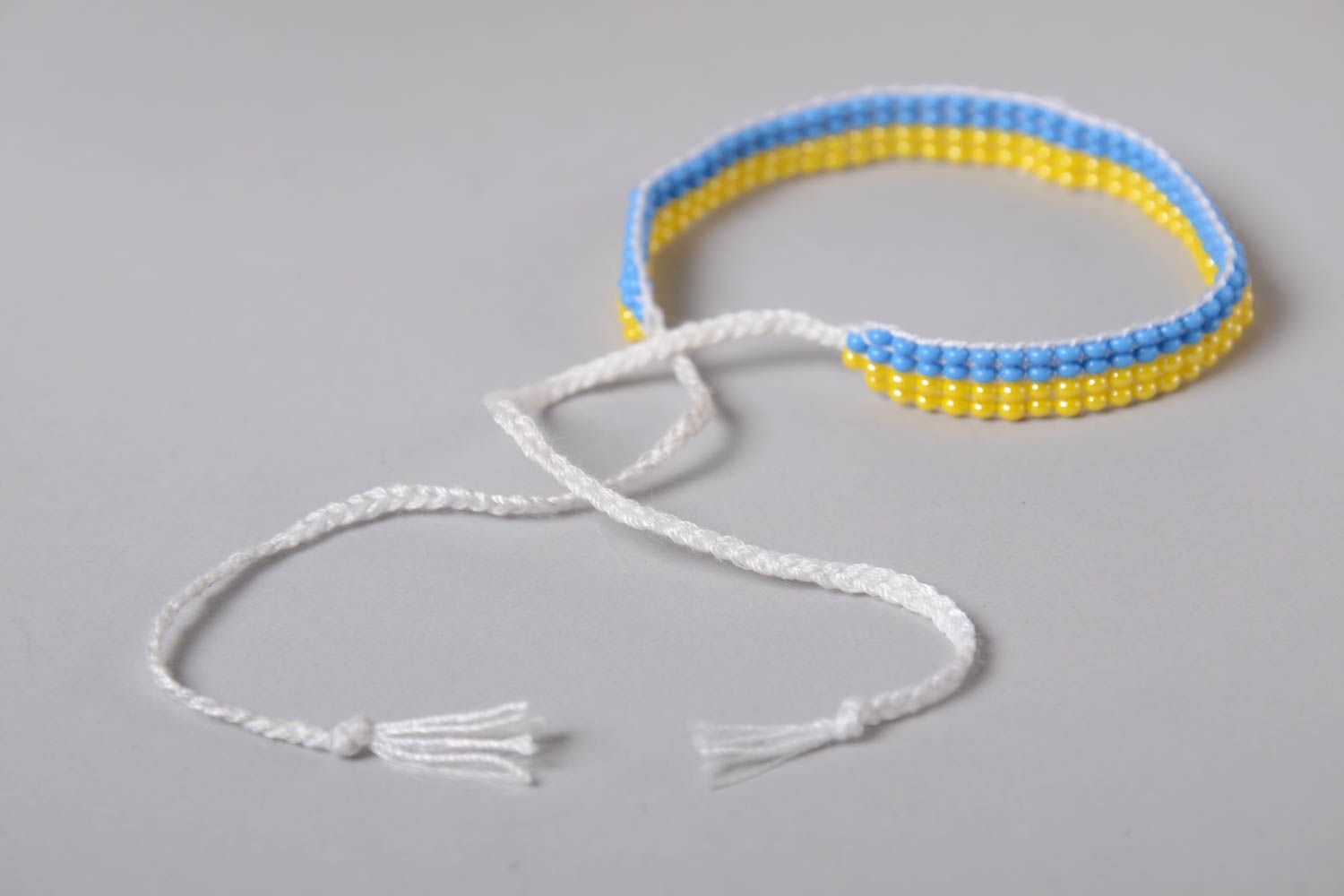 Bracelet en perles de rocaille et fils fait main fin jaune tissé bleu original photo 5