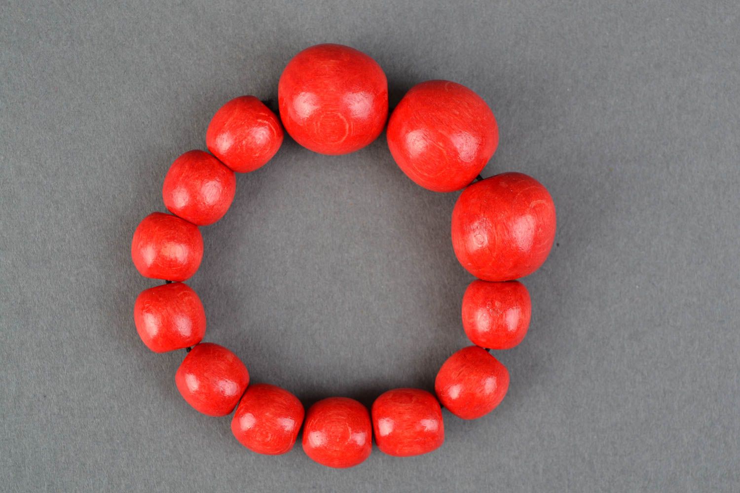 Red wooden bead bracelet photo 5