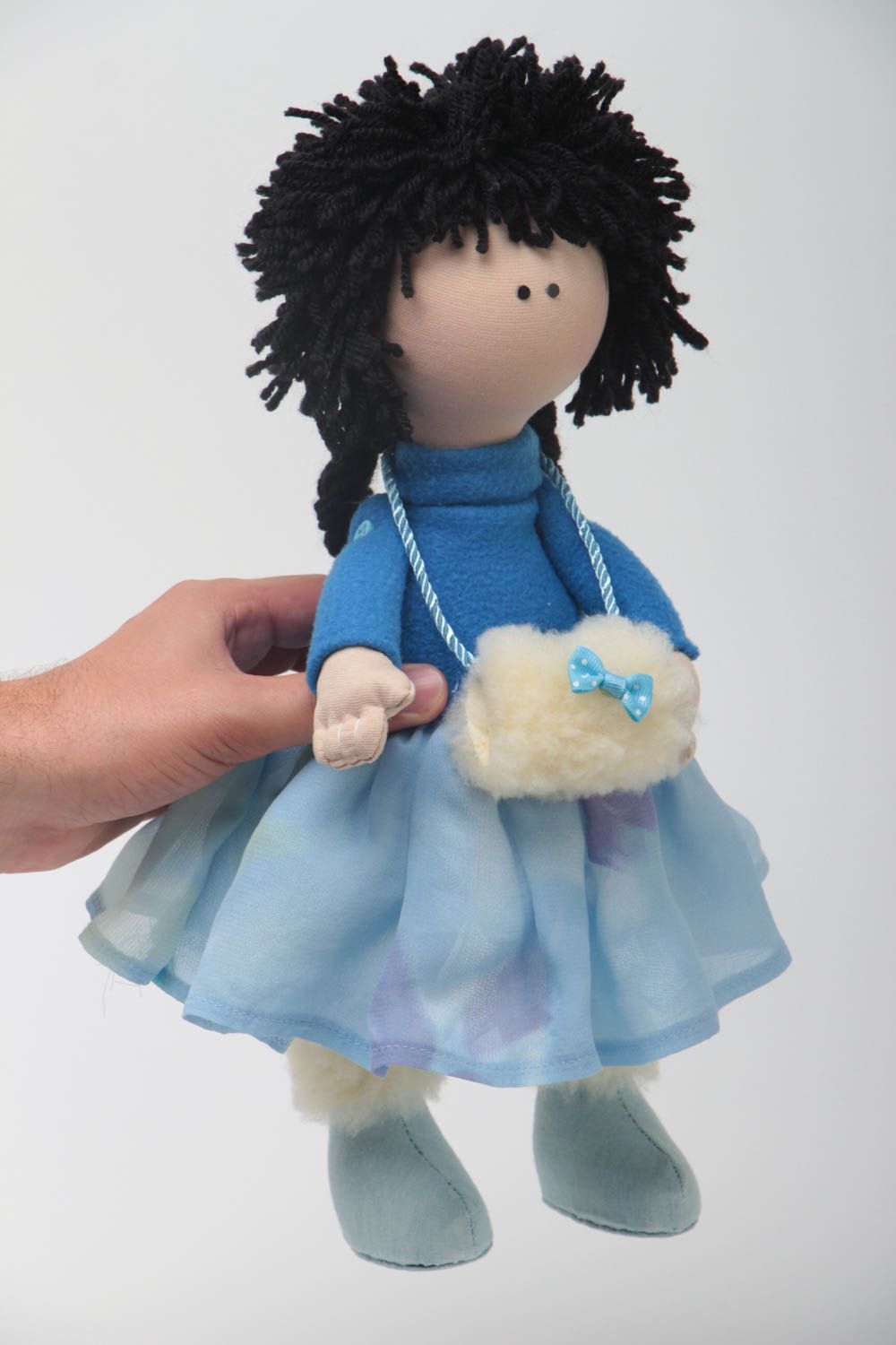 Мягкая кукла ручной работы тканевая из натуральных материалов подарок ребенку фото 5
