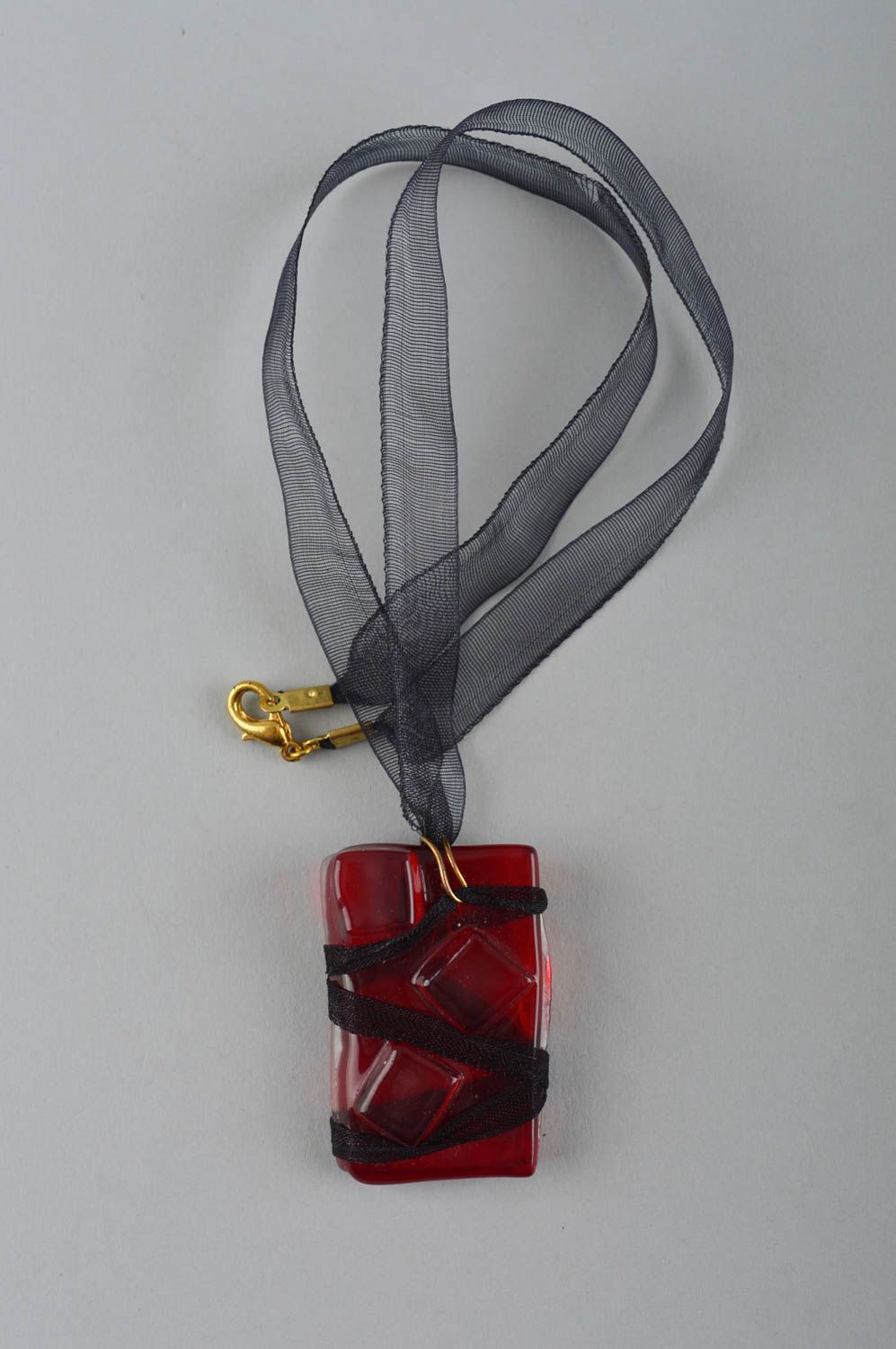 Pendentif verre Bijou fait main rouge design de créateur Accessoire femme photo 2