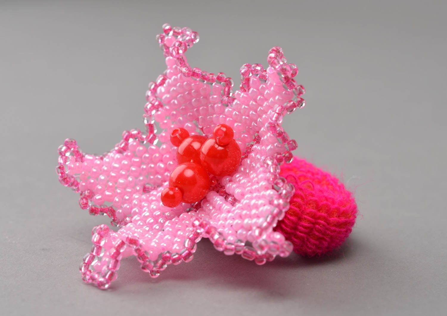Élastique à cheveux avec fleur rose en perles de rocaille fait main original photo 3