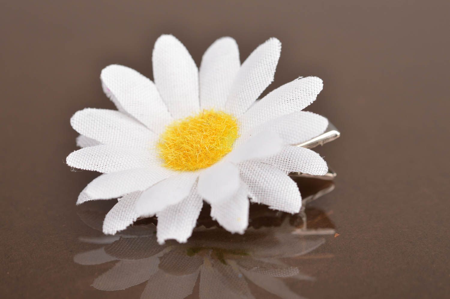 Pince à cheveux fleur marguerite blanc jaune en tissu accessoire fait main photo 2