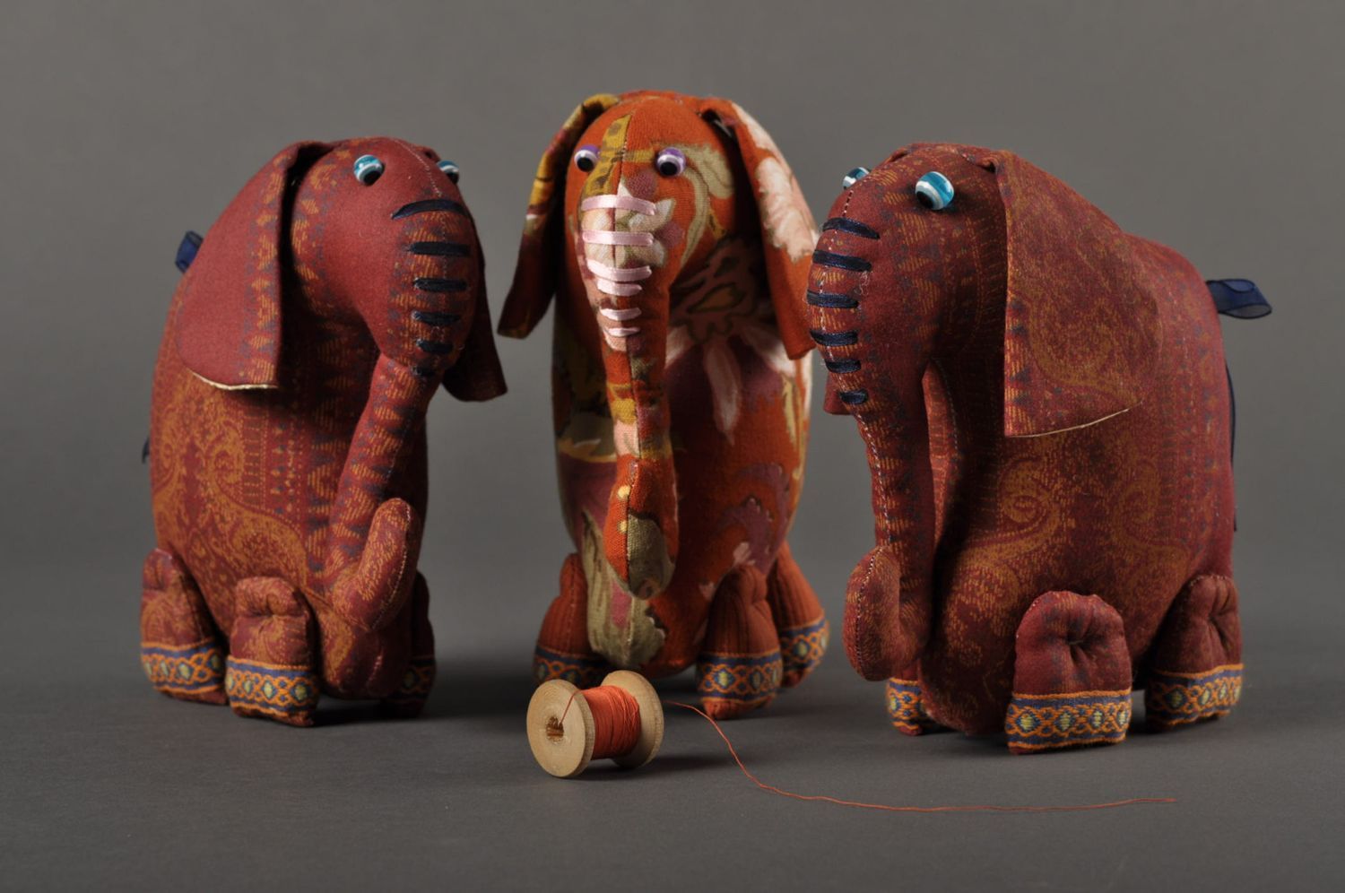 Handmade Kuscheltier Elefant braun Stoff Spielzeug Geschenk für Kinder  foto 3