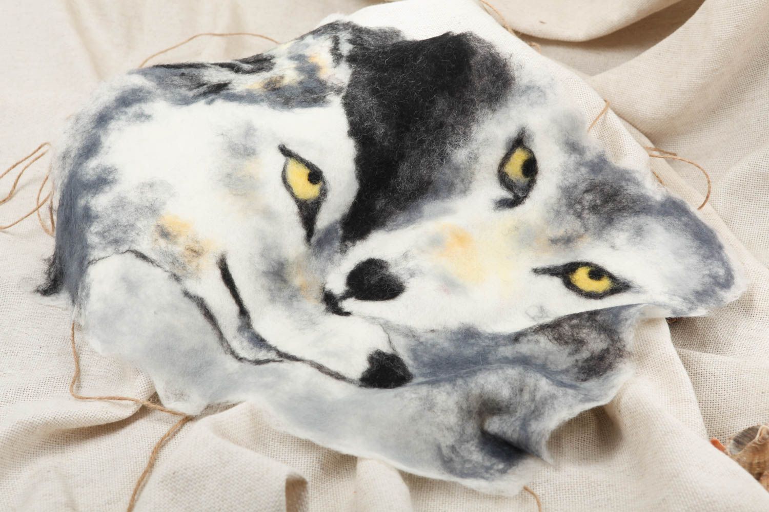 Картина из шерсти в технике мокрого валяния ручной работы Два волка фото 1