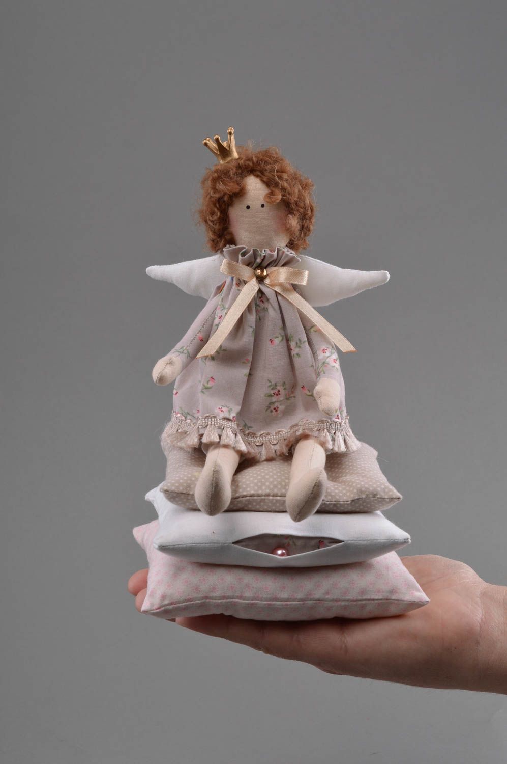 Poupée faite main en tissu de coton claire originale Princesse au petit pois  photo 4