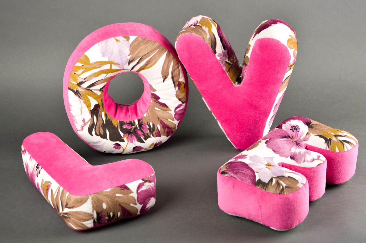 Декоративные подушки ручной работы подушки-буквы розовые красивые подушки LOVE фото 5