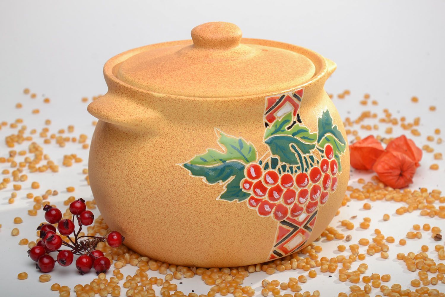 Middle-sized handmade ceramic pot photo 1