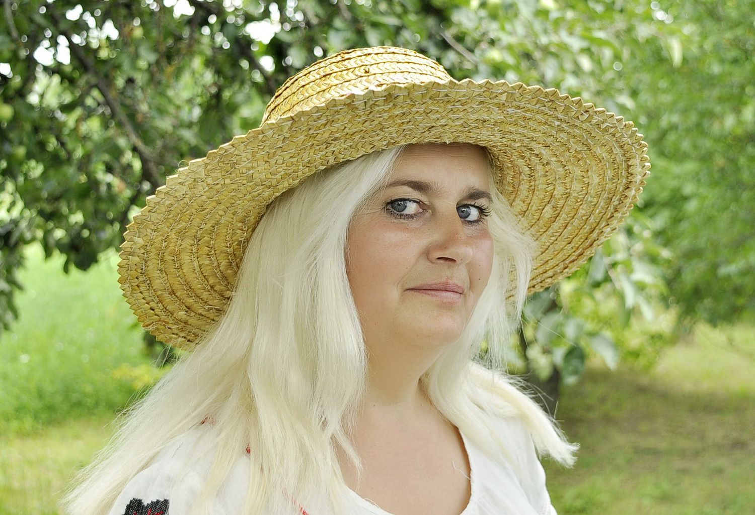 Sombrero de mujer con ásteres foto 5