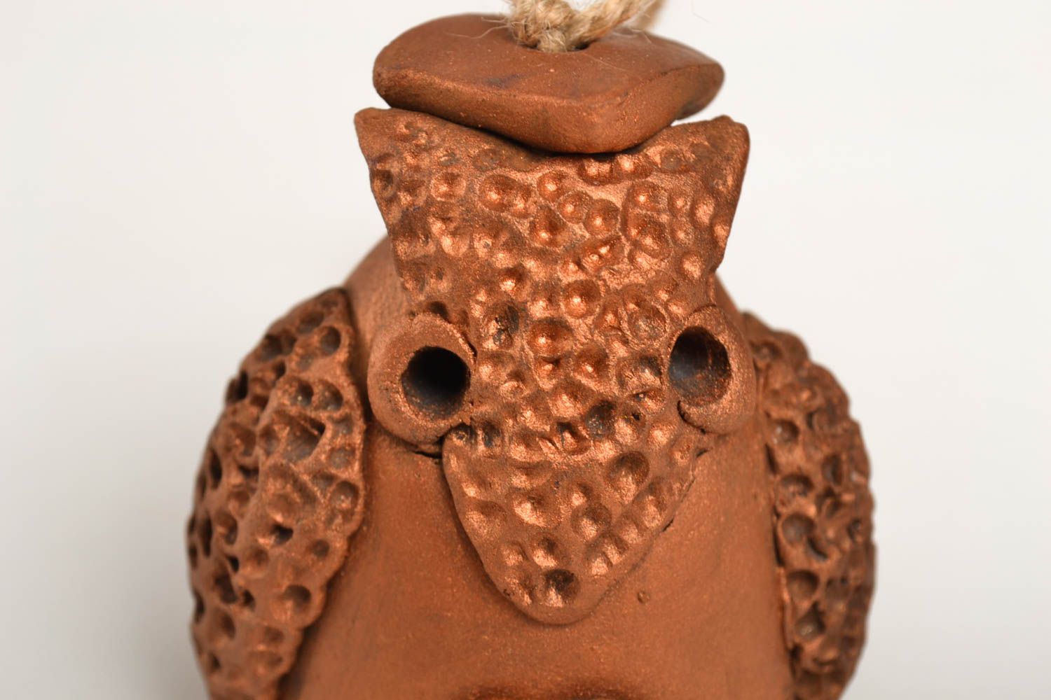 Колокольчики из глины фигурки ручной работы совы глиняные сувениры с шнурочками фото 3