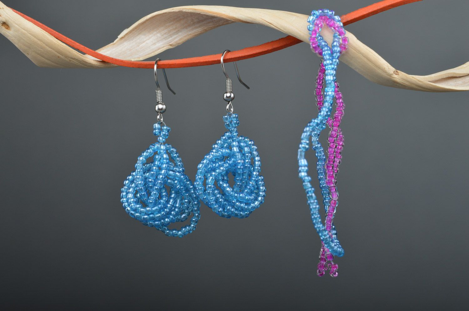 Handmade beaded jewelry set blue and violet dangle earrings and wrist bracelet photo 4