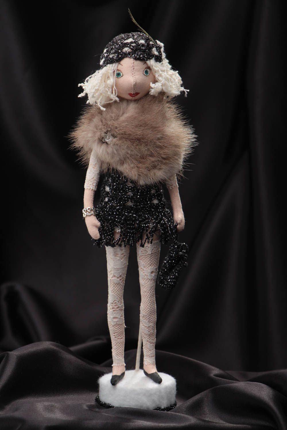 Авторская кукла ручной работы коллекционная на подставке Девочка в ретро стиле  фото 1