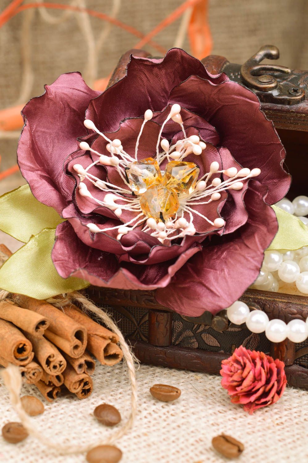 Schöne lila Textil Brosche Haarspange Blume aus Stoff künstlerische Handarbeit foto 1
