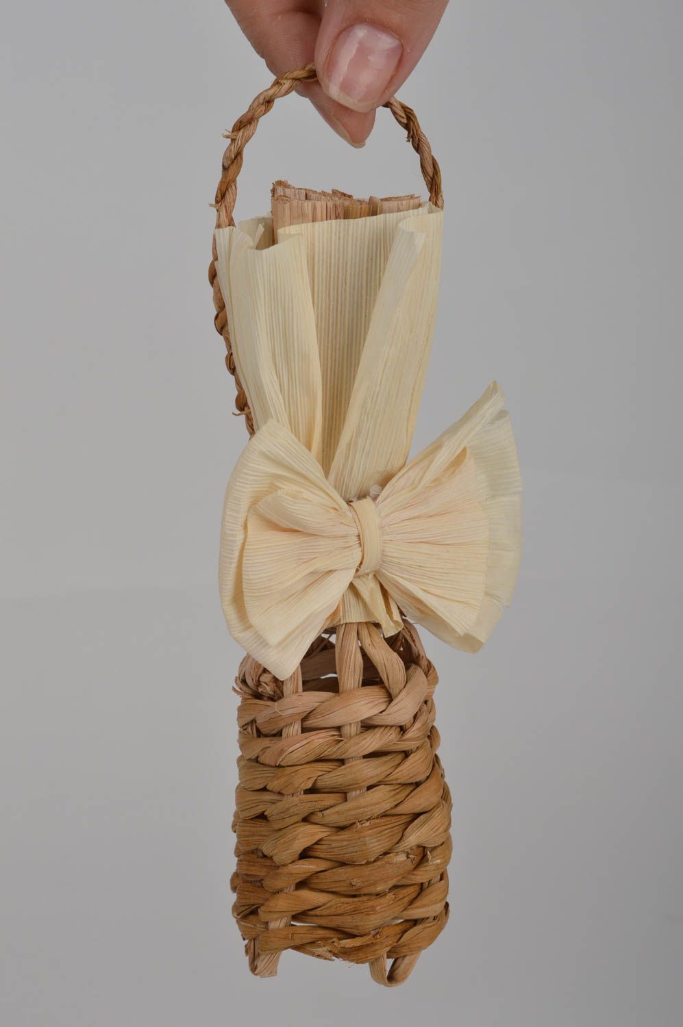 Декоративная подвеска в виде колокольчика из кукурузных листьев ручной работы фото 5