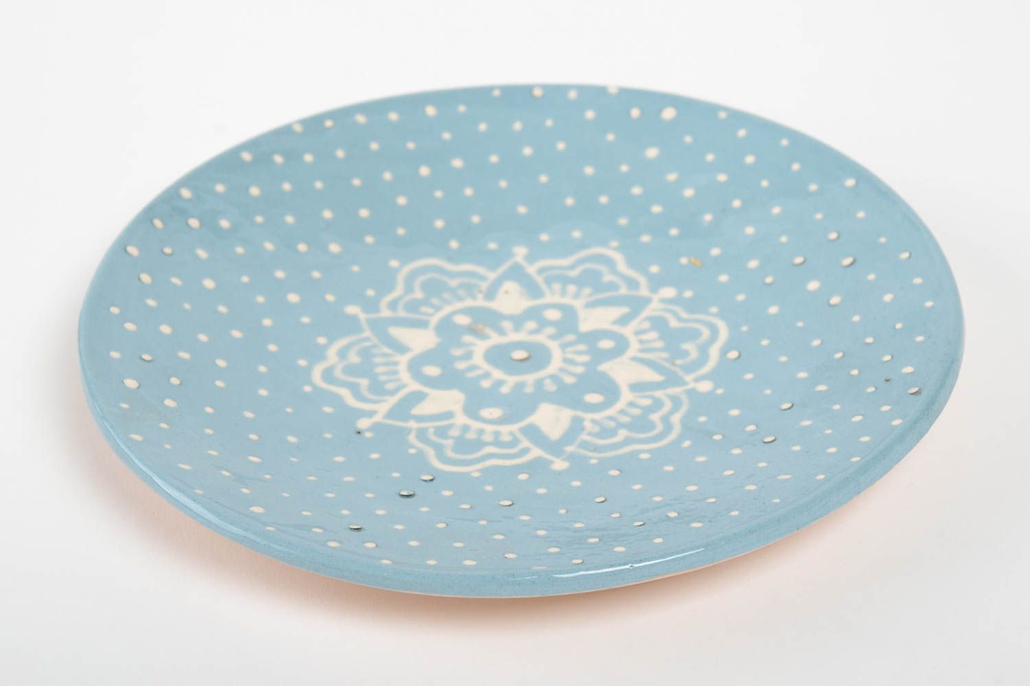 Голубая оригинальная тарелка из глины ручной работы с росписью ангобами Цвет фото 3