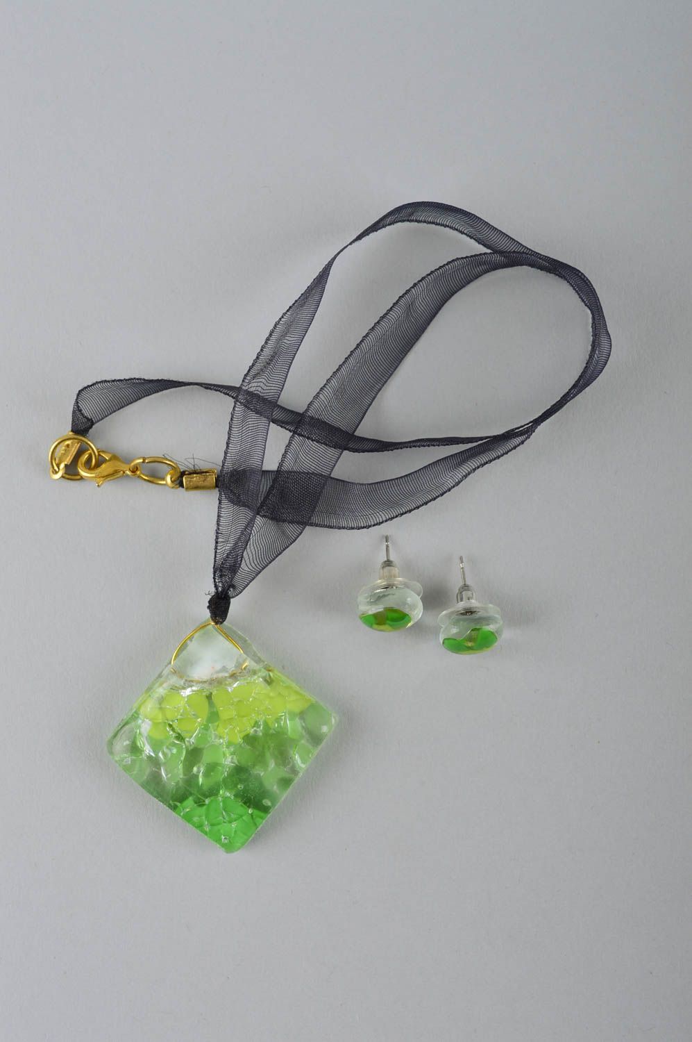 Boucles d'oreilles Pendentif fait main tons verts Accessoires femme en verre photo 3