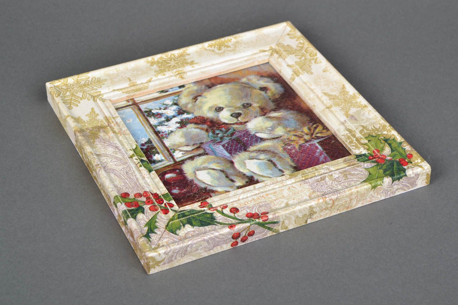 Decoupage painting Bear with Gifts photo 3