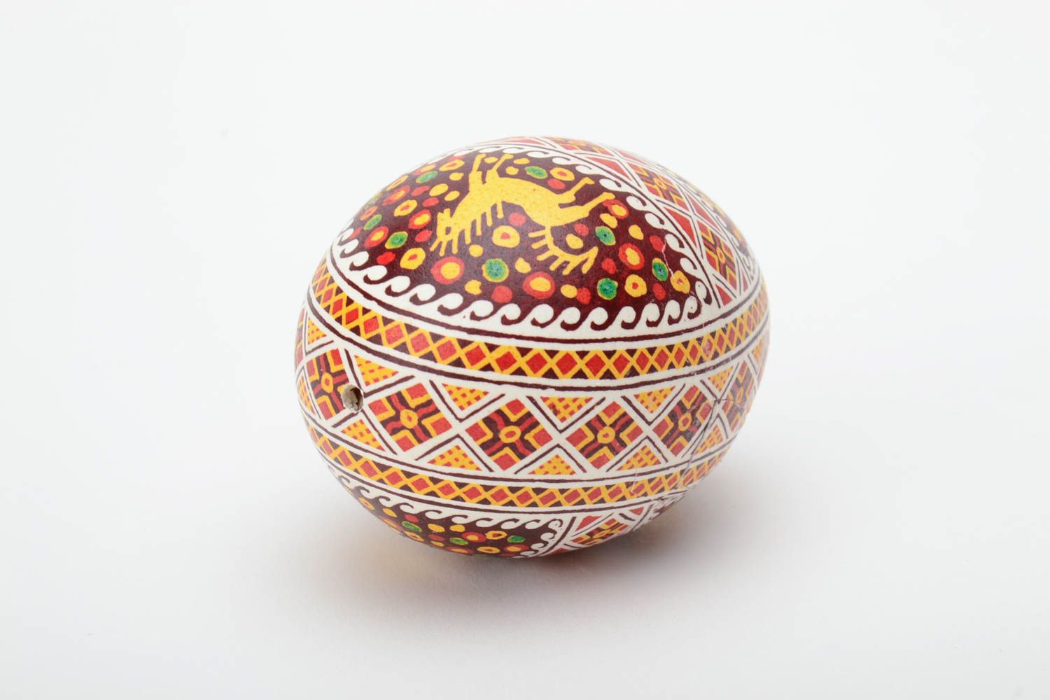 Пасхальное яйцо ручной работы восковая писанка окрашенная анилиновыми красками фото 4