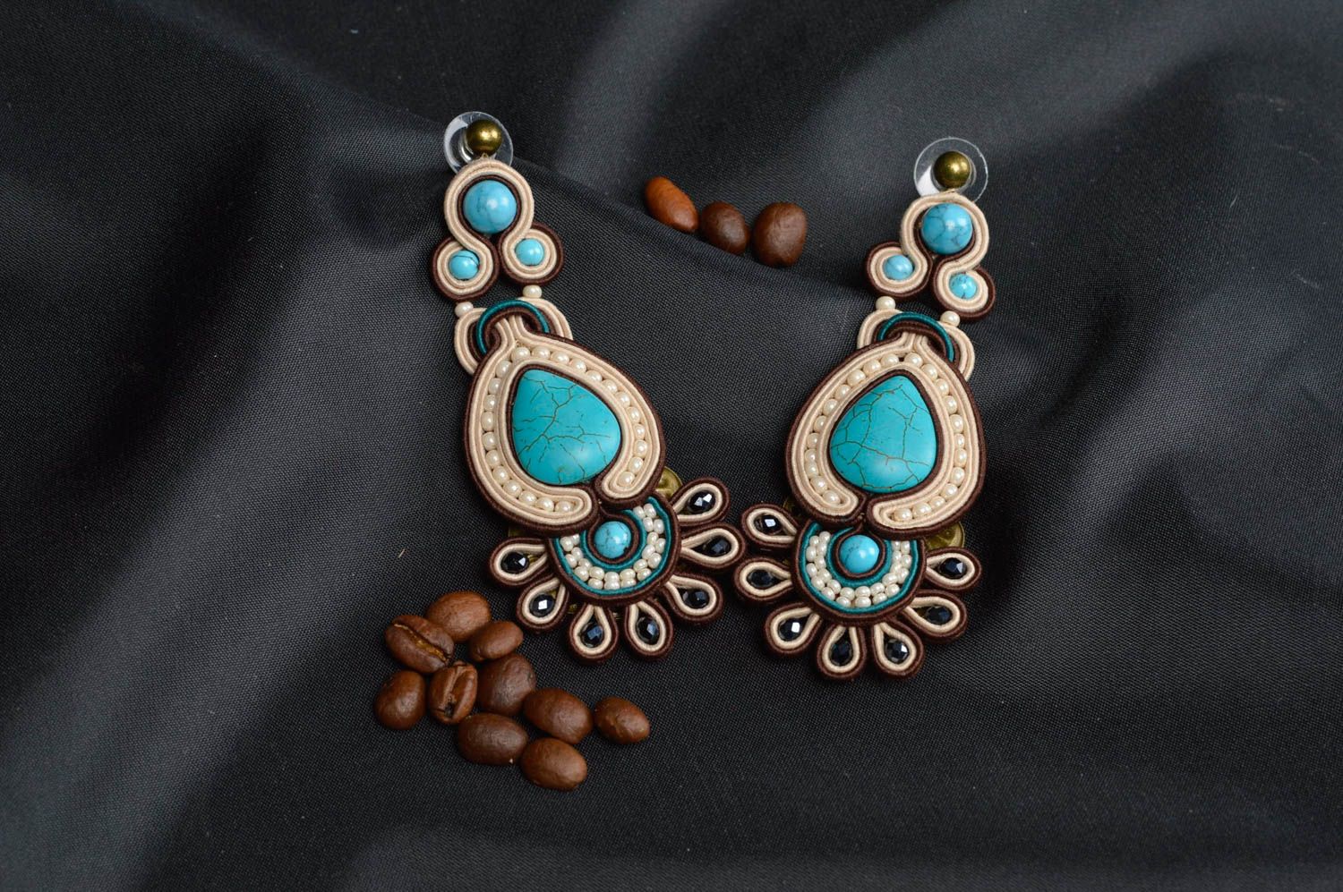 Orecchini di perle fatti a mano lunghi accessorio originale bello da donna
 foto 1