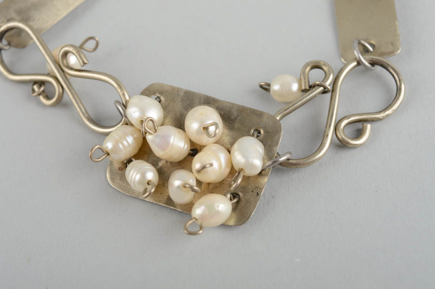 Pulsera de metal y perlas artesanal accesorio para mujer regalo original foto 5