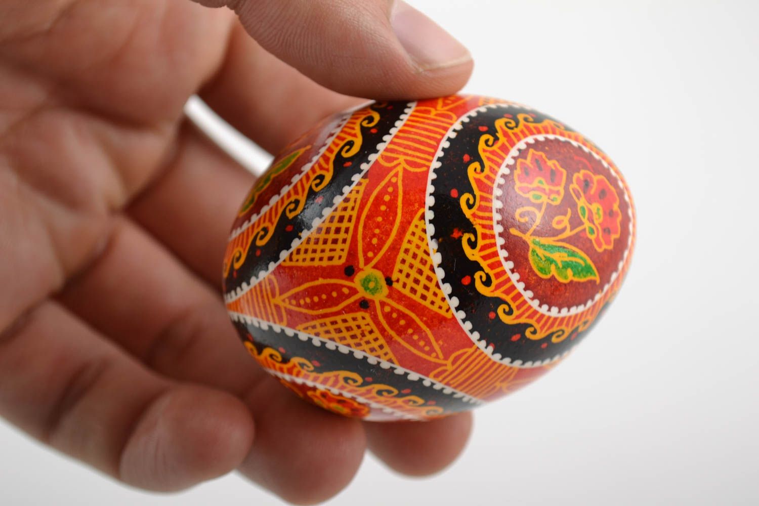 Huevo de Pascua pintado con acrílicos hecho a mano hermoso foto 2