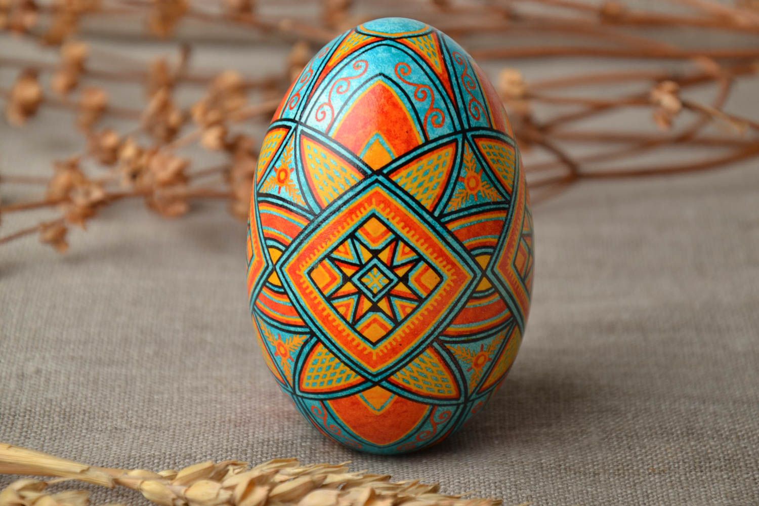 Декоративное яйцо хэнд мейд с яркой росписью  фото 1