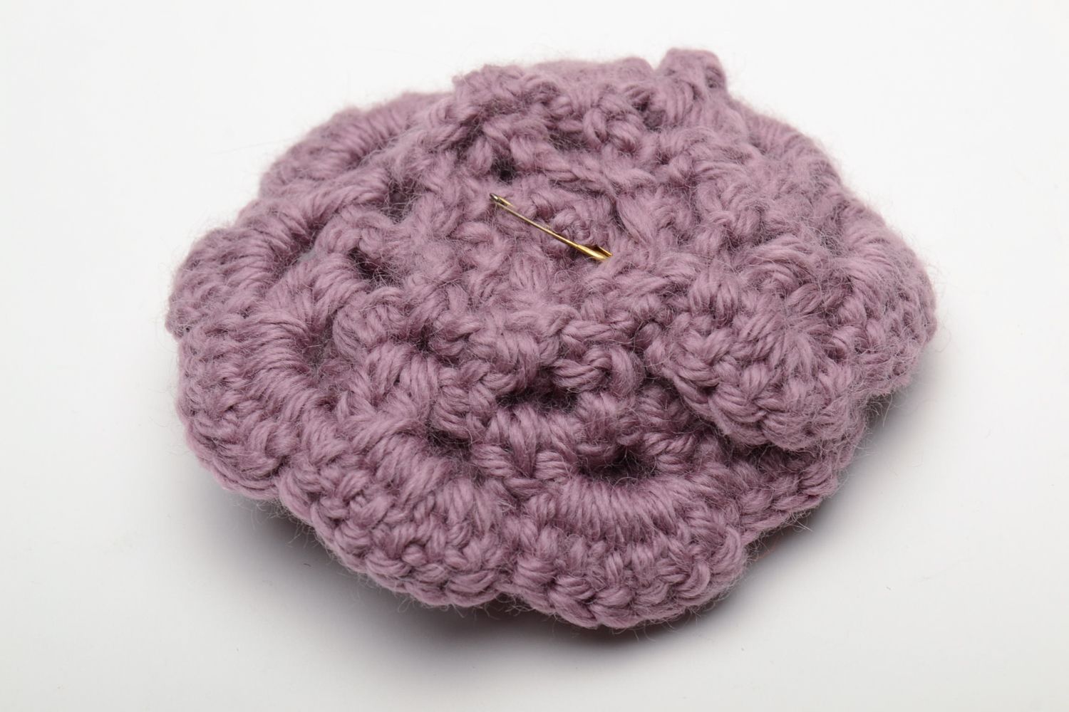 Broche fleur tricotée en laine faite main photo 5