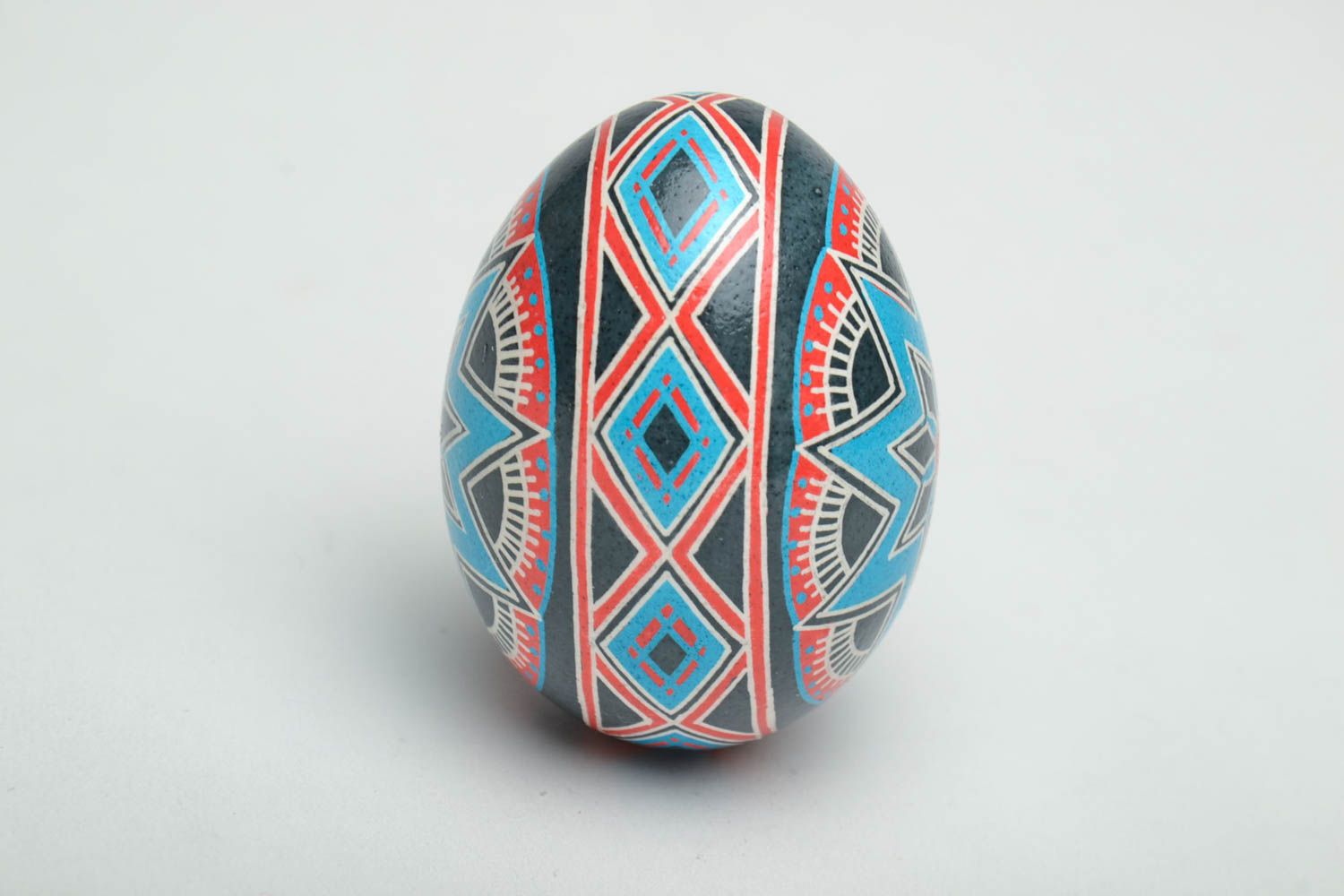 Huevo de Pascua pintado en técnica de cera foto 3