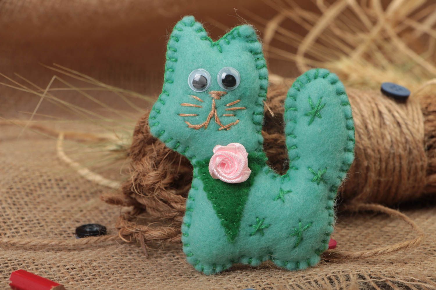 Stoff Kuscheltier Katze aus Filz klein handgemacht grün künstlerisch schön foto 1