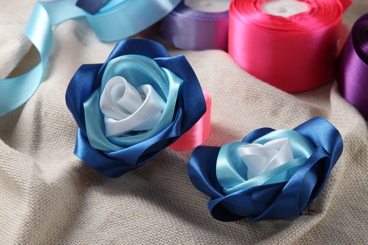 Broches fleurs Pinces à cheveux faites main bleues 2 pièces Accessoires femme photo 1